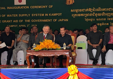 Inauguration Ceremony (Left: Ambassador Mr. Horinouchi, Right: Prime Minister Hun Sen),