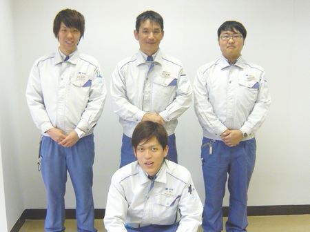 後列左から:金田さん、西尾所長、小出さん 前列:小川さん